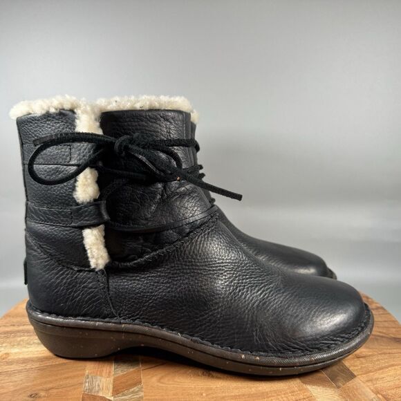 UGG Caspia Boots Black Leather Lace-up Shearling Lined Style 1932 Sz 8 Booties - Picture 1 of 7